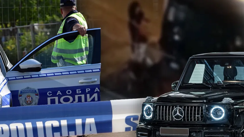 Sırbistan polisi, Novi Sad'daki bir film çekimi sırasında meydana gelen şiddetli saldırıyı aydınlattı ve iki şüpheliyi gözaltına aldı.