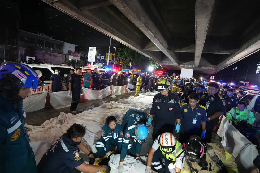 Bangkok'ta bir gece kulübünde çıkan yangın sonucu en az 27 kişi hayatını kaybetti.