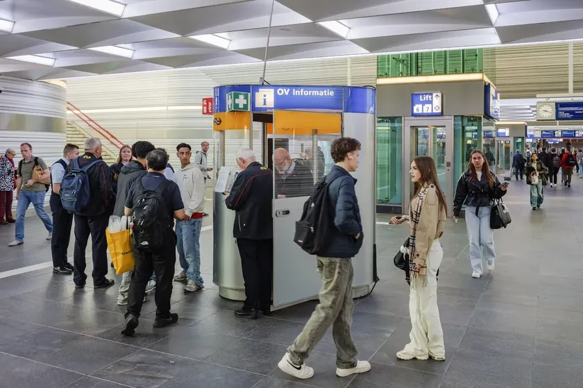 Hollanda'da gizemli bir sabotaj Rayların üzerine konulan borular tren hareketlerini durdurdu