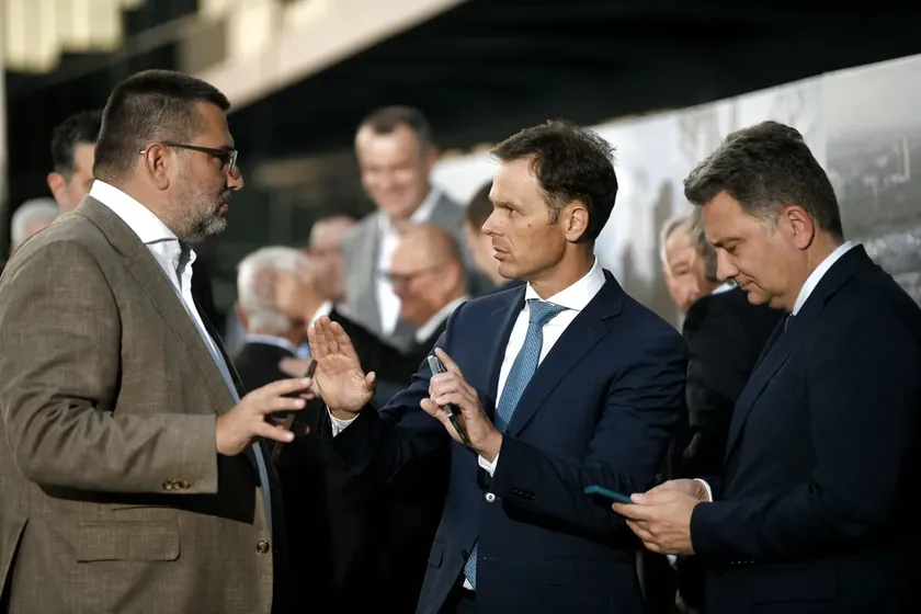 Sırbistan Maliye Bakanı Mali Kardeşinin İstihdamını Ajansa Bildirmediği Açıklandı