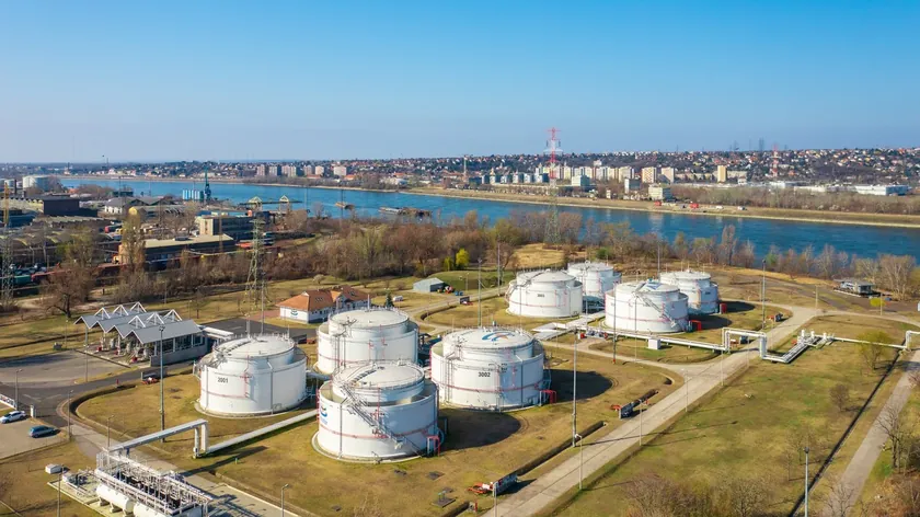 Mađaristanlı petrol şirketi MOL, 2025 Ekim ayında meydana gelen yangından dolayı Rafinerija Dunav'da oluşan hasarlardan dolayı Temmuz ayında 100 milyon dolarlık bir ödeme alacak.
