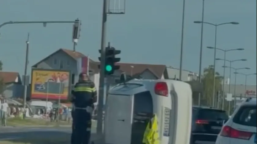 Novom Sad'da Najlon Pazarı yakınında trafik kazası meydana geldi.