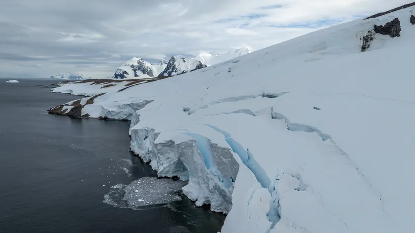 Antarktika'da keşif yapan insansız denizaltı tuhaf yapılar bulduktan sonra kayboldu