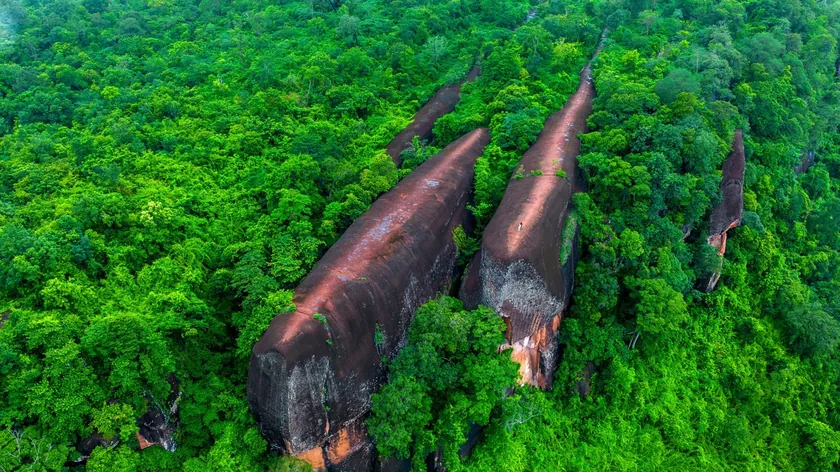 Tayland'ın 'Üç Balina' Kayalıkları Doğanın Nefes Kesen Eşsiz Oluşumunu Sergiliyor