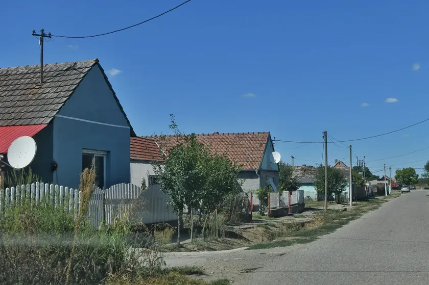 Sırbistan'da bir adam oğlunun kendisini benzinle doldurup yakması sonucu hayatını kaybetti.