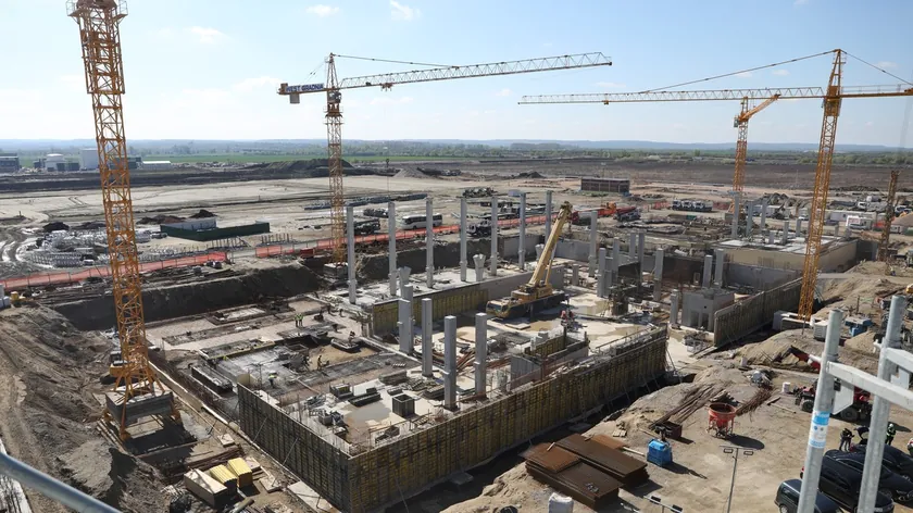 Sırbistan Mali Ekspo İnşaatında Çalışmaların Hızını Değerlendiriyor