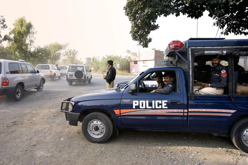 Pakistan'da cami patlamasında en az 17 ölü ve 73 yaralı