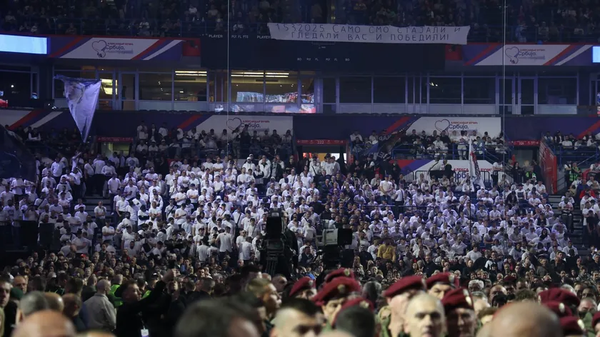 Sırbistan'da SNS Mitingi: Belgrad'da 70 Bin Kişi ve 2 Bin Motosikletli Katıldı