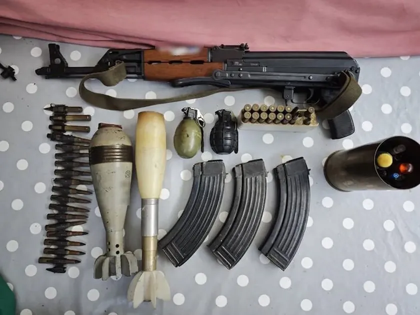Zagrebağ'da aile içi şiddet ihbarı üzerine polise arsenal bulundu