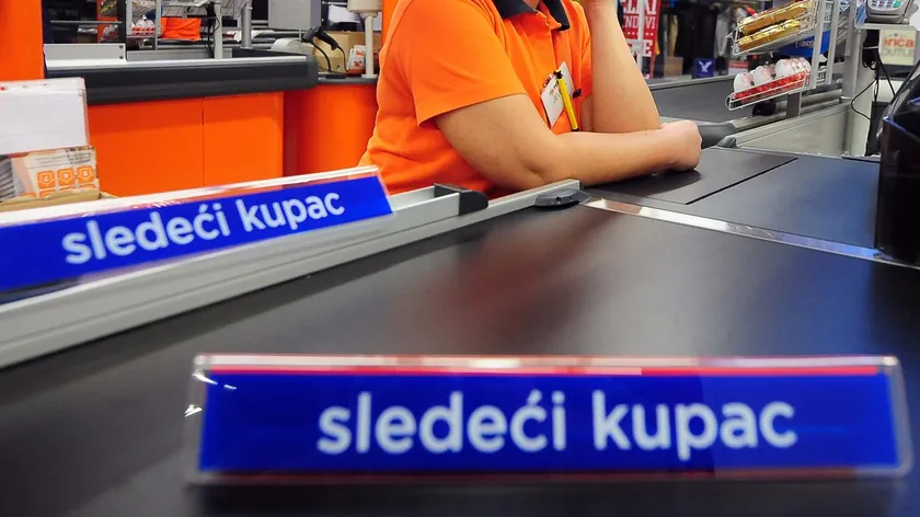 Modern Mağazalarda Self-Servis Kasalar Çalınan Ürünler Nedeniyle Gözetim Altında