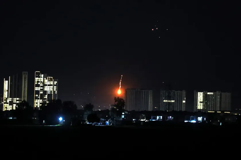 Dubai'deki ABD Konsolosluğu İHA Saldırısı Sonrası Yangın Çıktı, Kontrol Altına Alındı