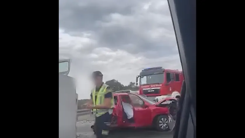 Sırbistan'da ağır bir trafik kazasında iki kişi hayatını kaybetti.