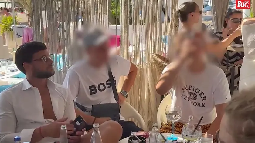 Dara Bubamara'nın Bečićler'deki performansında sevgilisi ve oğlu ona eşlik etti.