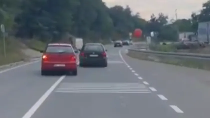 Yeni Pazarda tehlikeli bir sürüş videosu sosyal medyada büyük tepki çekti.