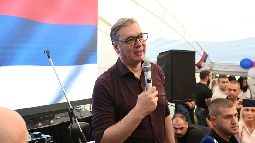 Sırbistan Cumhurbaşkanı Aleksandar Vučić, Užice yakınlarındaki Drežnik köyünde vatandaşlarla buluştu.