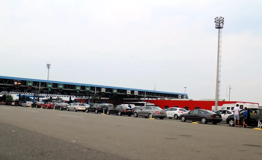 Sırbistan'da Yağış Bekleniyor, Yollar Kayganlaşabilir, Batrovci'de Kamyon Kuyruğu Var