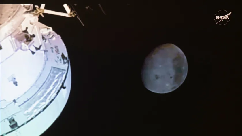 NASA Artemis II Görevi Astronotları Ay'ın Daha Önce Görülmemiş Fotoğraflarını Çekti