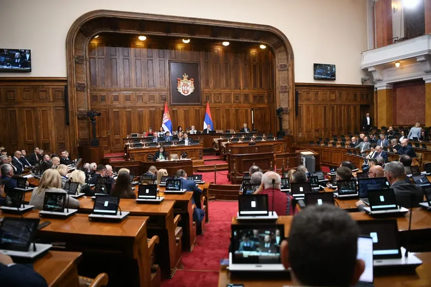 Kosova’daki Sırp Üniversitesi İçin Meclis Girişimi Sonuçsuz Kaldı: Muhalefet Neden Bölündü?