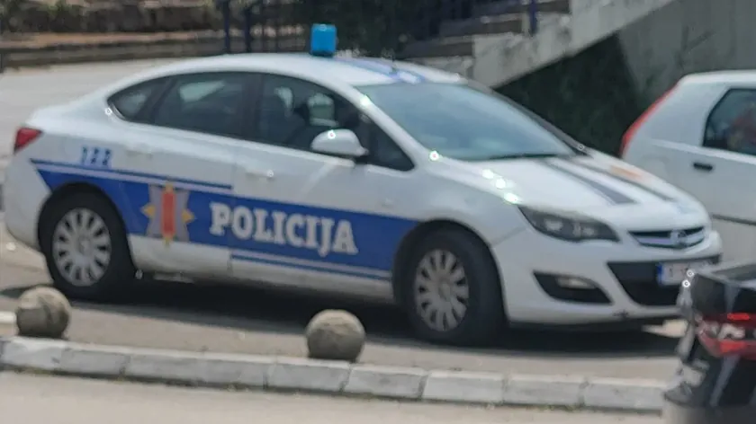 Berane'de bir baba otomobil ile oğlunu öldürdü.