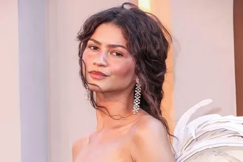 Zendaya, "Odiseya" Filminin Galasına Bogineler Gibi Görünmüş