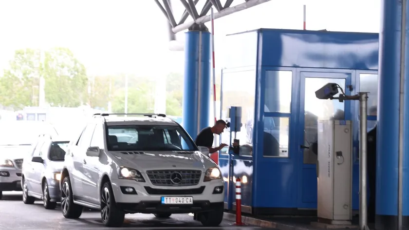 Hırvatistan Sınırında Gümrük Ekipleri Yüksek Miktarda Beyan Edilmeyen Nakit Yakaladı