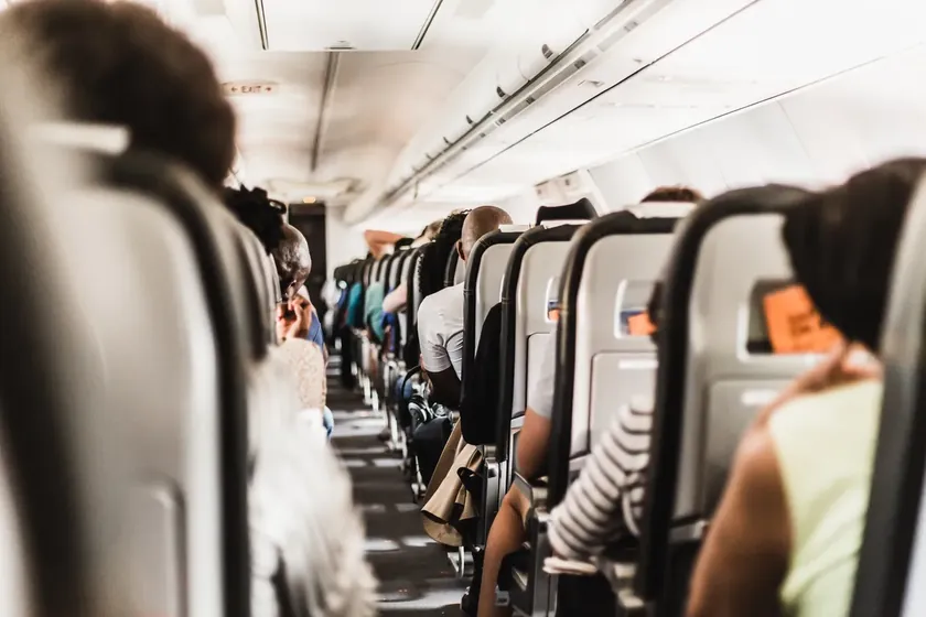 Avion seyahatında yeni kurallar uçuşların değişmesine neden oluyor Aileler bütçelerinden tasarruf edebilecek
