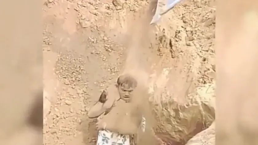 Sırbistan'da bir çiftin "sonsuz aşk" için kendini toprağa gömdüğü iddia edilen video internette büyük yankı uyandırdı.