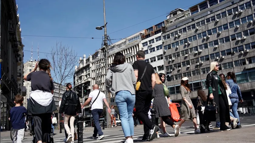 Sırbistan'da Bahar 20 Mart'ta Başlıyor, Yaz Saati Uygulamasıyla Bir Gün 23 Saat Sürecek