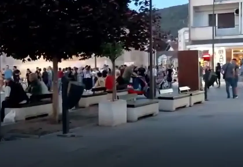 Aleksinç'te vatandaşlar SNS aktivistlerini merkezden uzaklaştırdı.