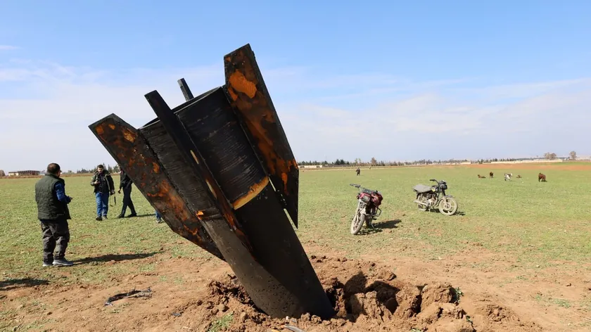 Suriye'de İran Füzesi Düştü Toprağa Saplandı Bölgede Gerilim Yükseldi