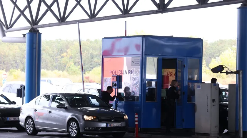 Sırbistan İçişleri Bakanlığı EES uygulaması sonrası sınırlarda yoğunluk uyarısı yaptı alternatif kapıları önerdi.