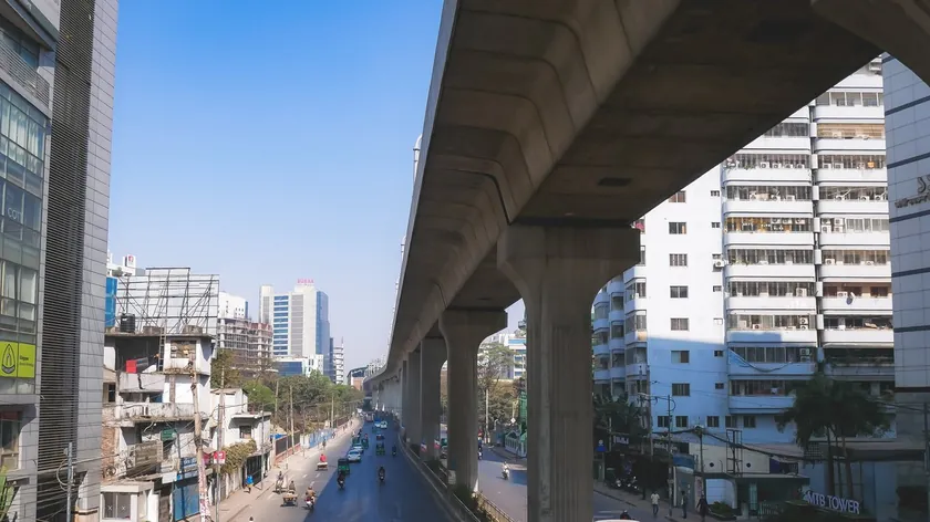 Bangladeş’te Sanayi Çöküşü ve Gıda Krizi: Savaşın İlk Kurbanı Neden Onlar Oldu?