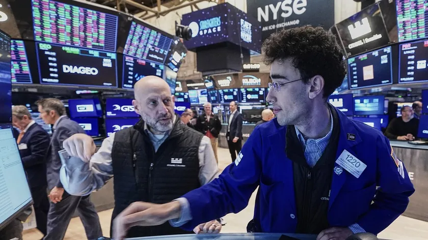 Wall Street'ta Krize Rağmen Tarihi Bonus Rekorları Kırıldı, Ortalama Ödemeler Yükseldi