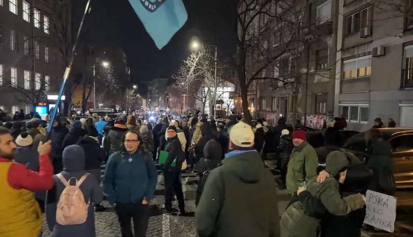 **Belgrad Beşinci Lise Öğrencisine Yönelik Baskılar Destek Gösterisiyle Protesto Edildi**