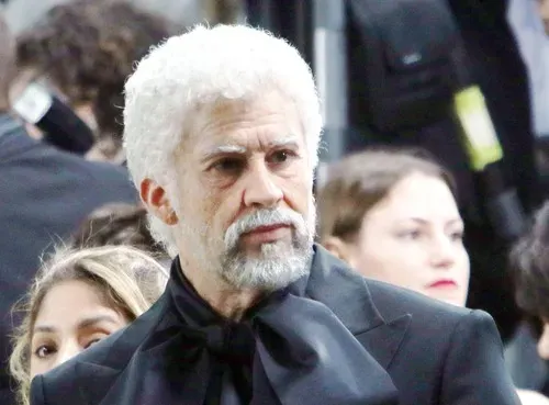Müzisyen Bed Bani Met Gala 2026'da Yaşlı Adam Görünümüyle Herkesi Şaşırttı