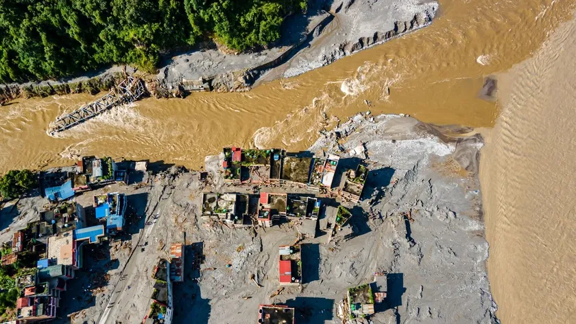 Nepal'da meydana gelen sel felaketleri nedeniyle oluşan zararlar iki milyar dolara ulaştı.