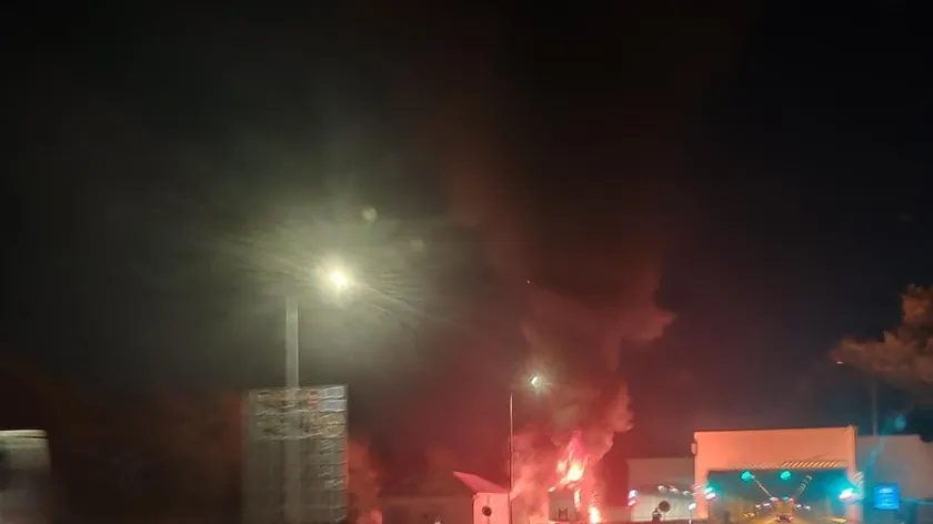 Železnik Tüneli Yakınında Büyük Yangın Kamyon Çekme Aracı Yandı