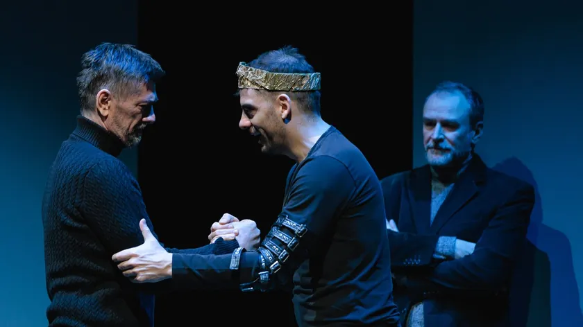 Sırbistan'da II. Richard Oyunu Prömiyeri: JDP'de Shakespeare'in Güç Draması Sahneleniyor