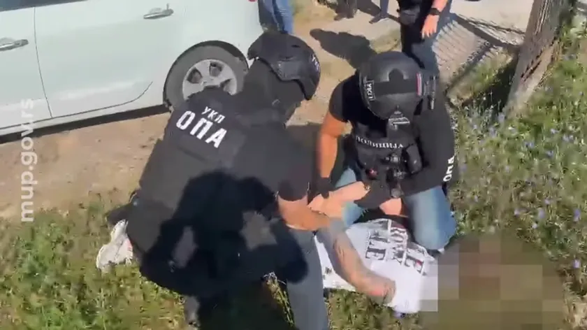 Sırbistan polisi sınırda Yunanistan'dan aranan bir Makedon uyruğuna el koydu.