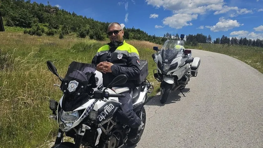 Sırpistan'da bir polis memuru Beloglav supa kurtardı.