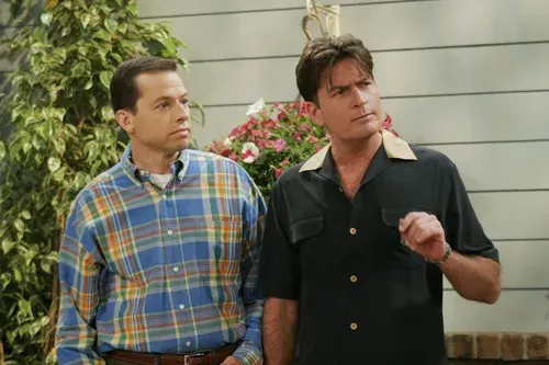 Oyuncu Jon Cryer eski rol arkadaşı Charlie Sheen ile karmaşık geçmişini People'a aktardı