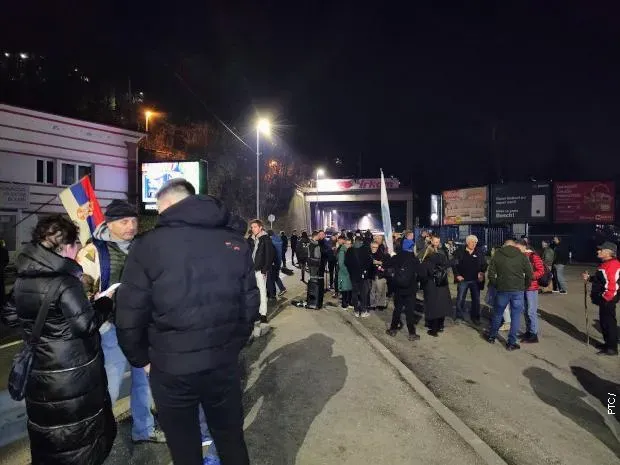 Sırbistan'da çiftçi protestoları yayılıyor, Užice'de Zlatibor yolu trafiğe kapatıldı.