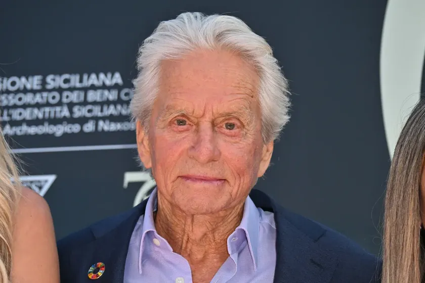 Michael Douglas, Oliver Stone'un zorlayıcı yöntemini ve Wall Street rolünün geçmişini anlattı.
