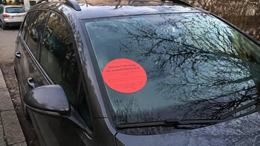 Almanya Seyahati Planlayan Sürücüler Dikkat: Kırmızı Çıkartma Yüksek Cezalara Yol Açabilir