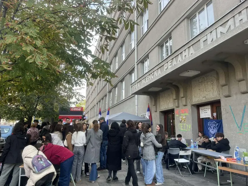 Sırbistan Belgrad Beşinci Lisesi'ne Yeni Müdür Atandı Okulu Kapanmaktan Kurtaracak