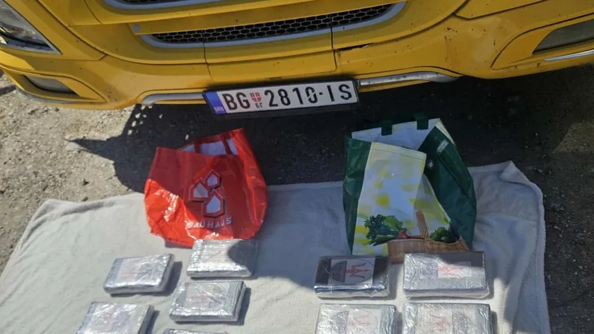 Sırbistan Mladenovac Bölgesinde 17 Kilogram Kokain Ele Geçirildi Üç Kişi Tutuklandı