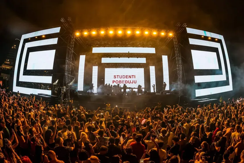 Sırbistan'ın EXIT Festivali Karadağ'da öğrencilere destek mesajı verdi.