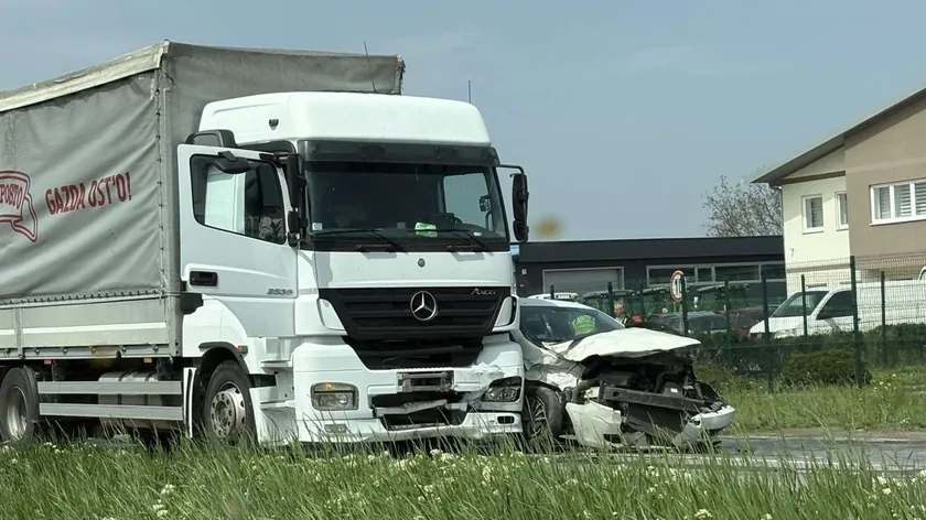 Sırbistan'ın Novi Sad kentinde meydana gelen trafik kazasında üç kişi yaralandı
