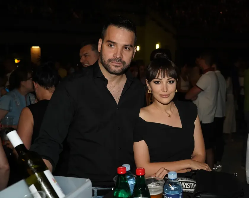 Sırp şarkıcısı Aleksandra Prijović ve Filipa Živojinović restoranlara girmek istedi ancak reddedildiler.