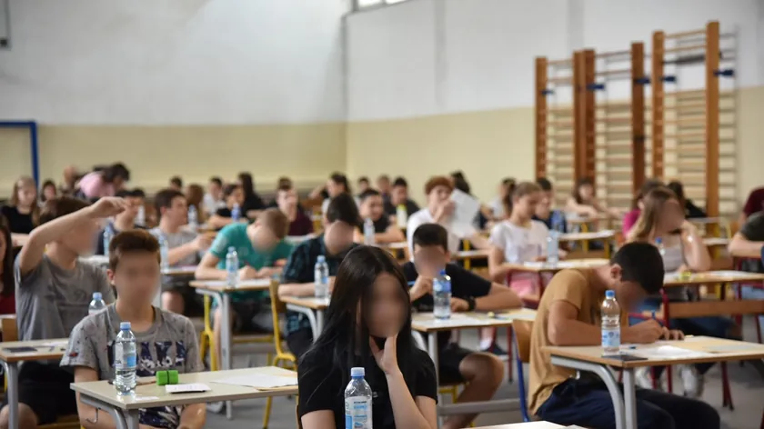 Sırbistan'da küçük matura sınavına hazırlanan öğrencilere son hafta uyarıları geldi